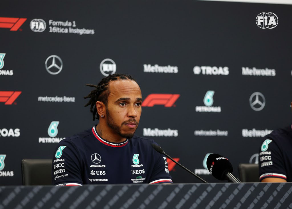 Lewis Hamilton exige mayor transparencia a la FIA tras penalización en el GP de Brasil